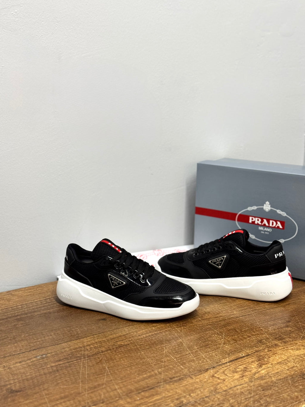 Prada MÇ 002 Siyah Beyaz Taban ayakkabı
