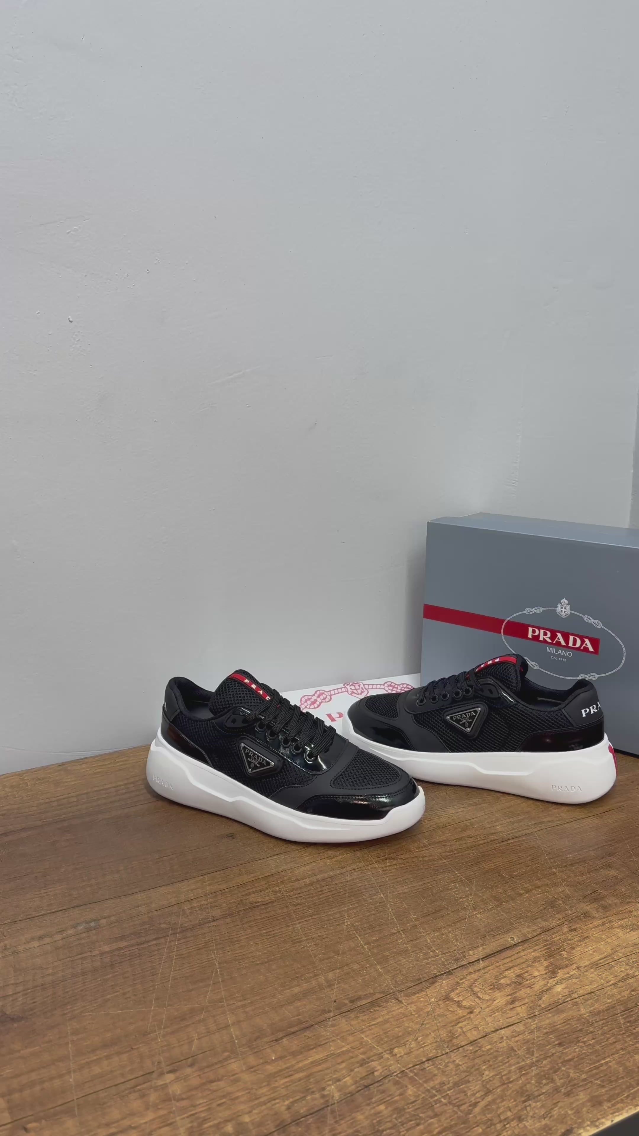 Prada MÇ 002 Siyah Beyaz Taban ayakkabı