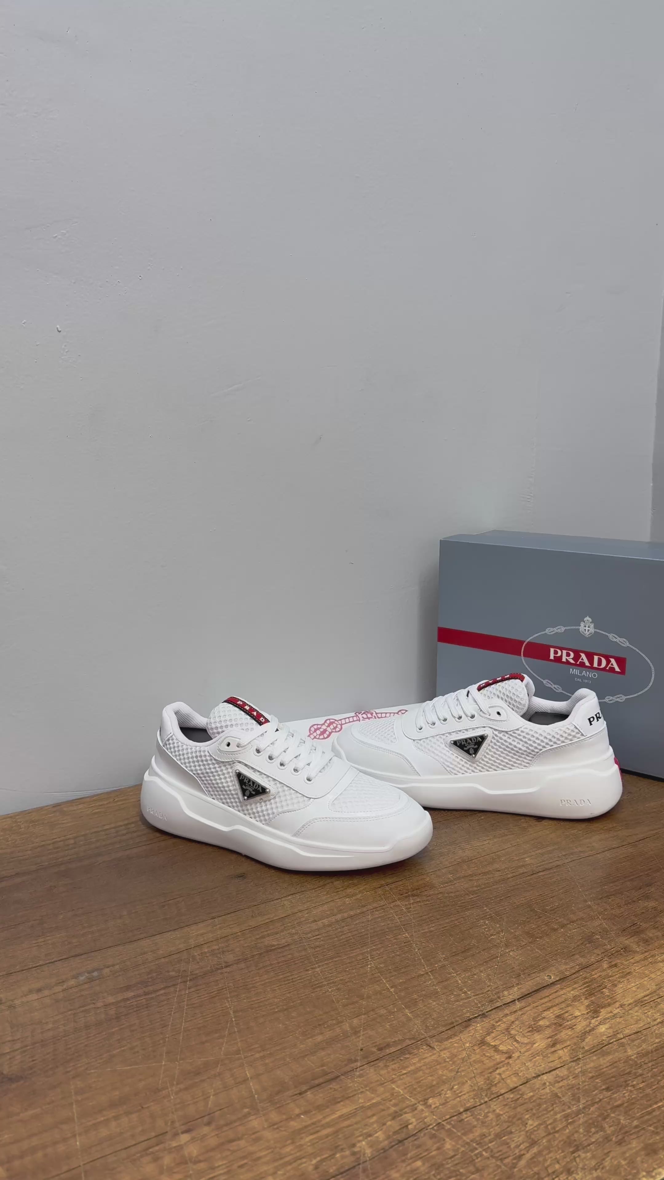 Prada MÇ 002 beyaz ayakkabı
